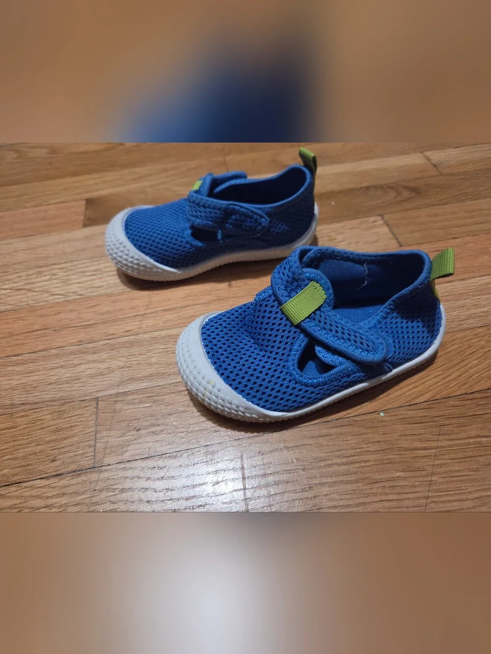 Cat & Jack Blue Mesh Water Shoes with Lime Accent / Size 5